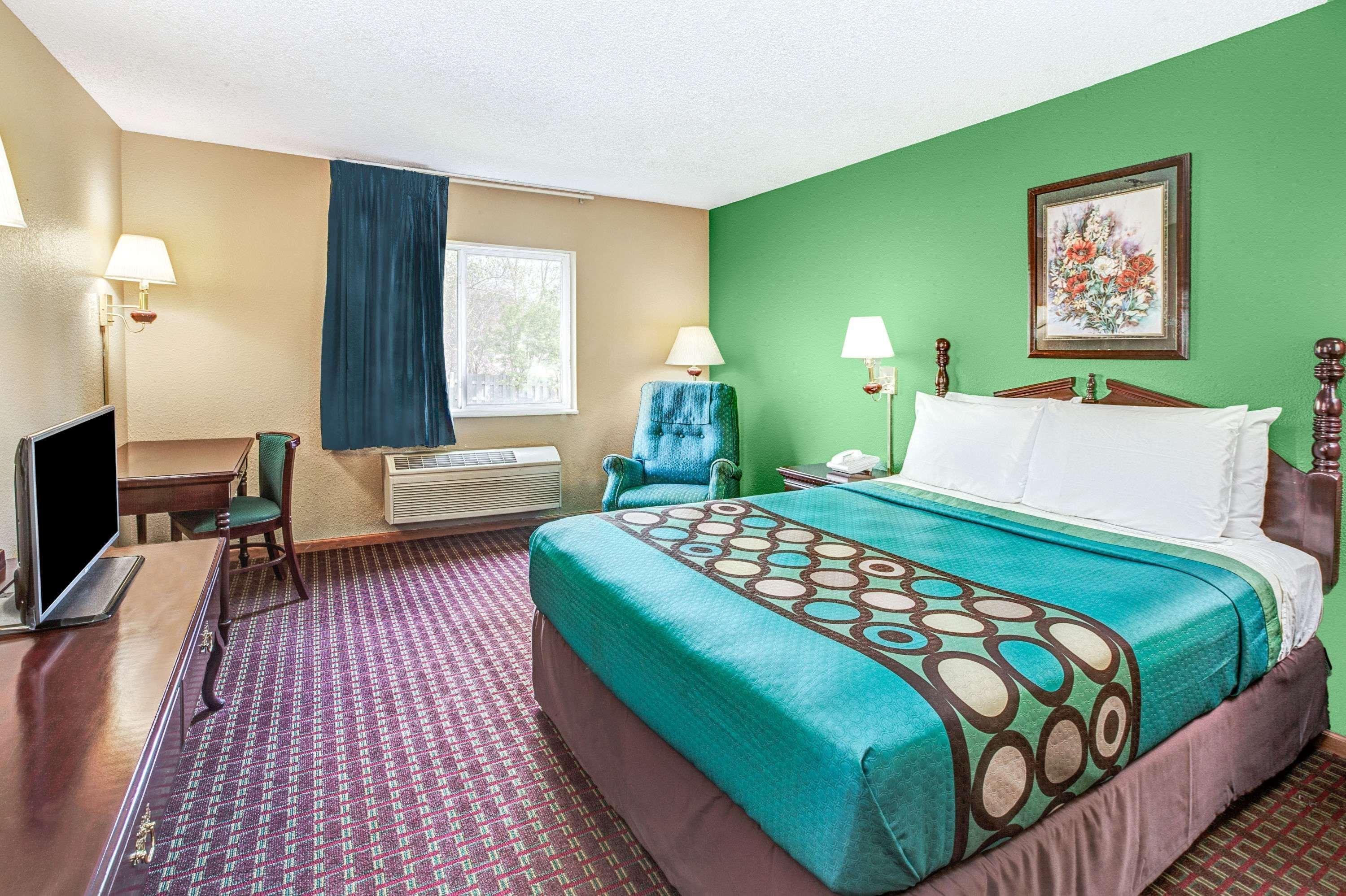Super 8 By Wyndham Mchenry Fox Lake Area Buitenkant foto