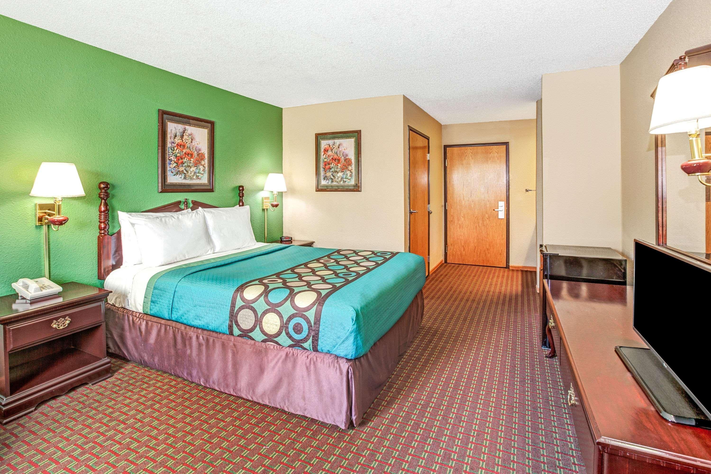 Super 8 By Wyndham Mchenry Fox Lake Area Buitenkant foto