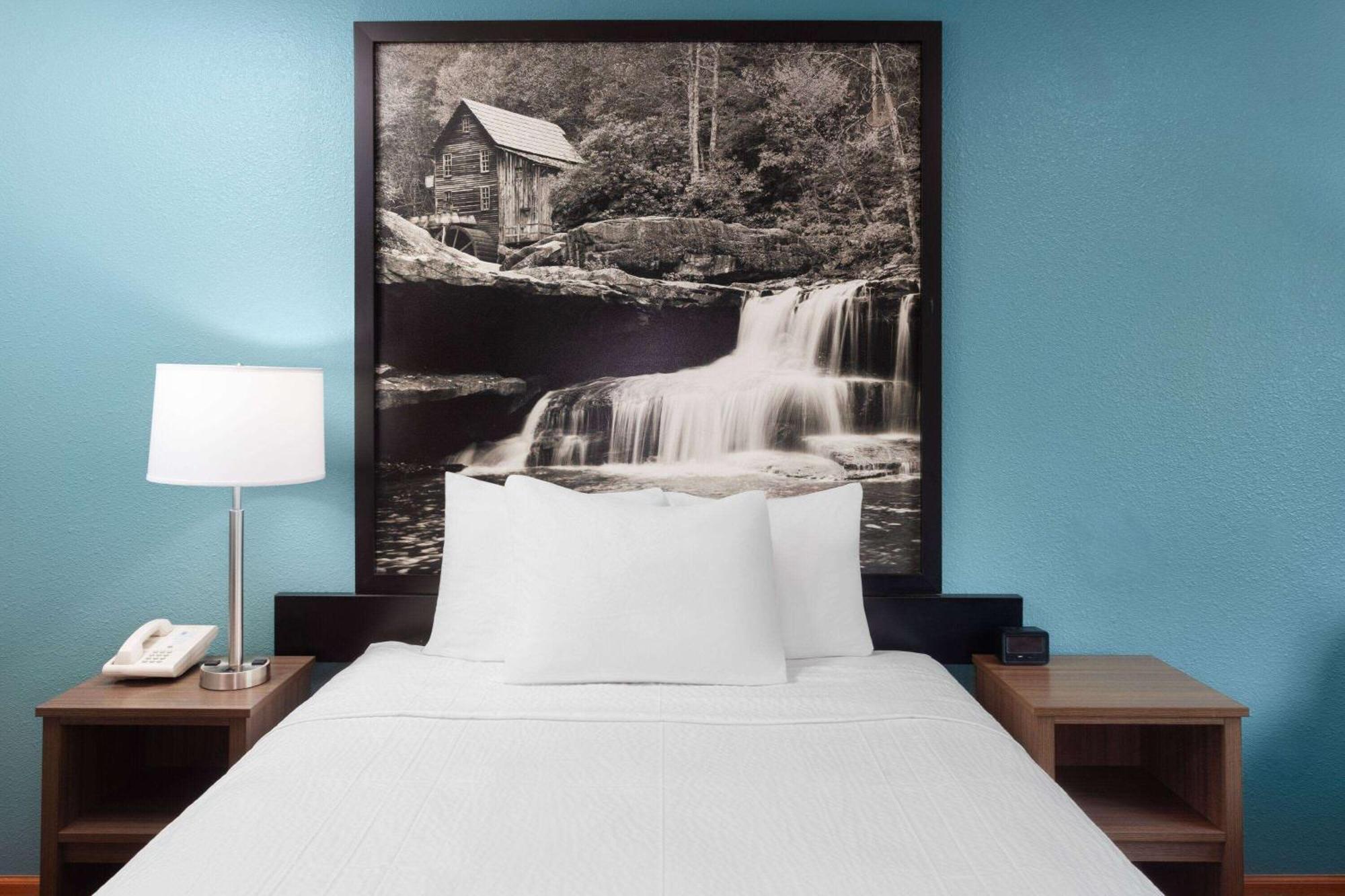 Super 8 By Wyndham Mchenry Fox Lake Area Buitenkant foto