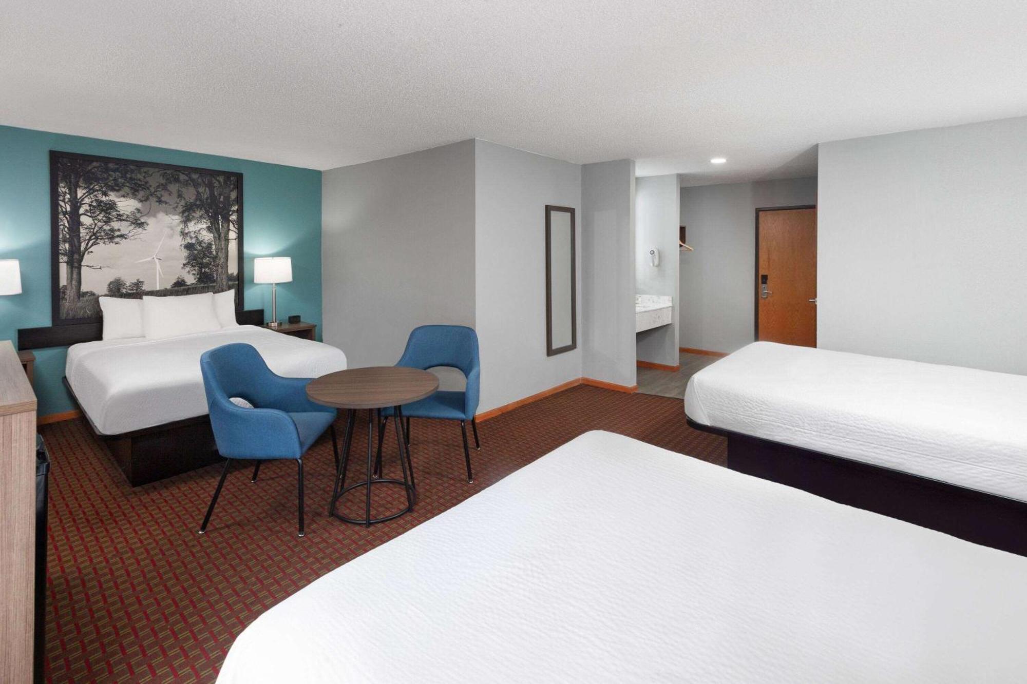 Super 8 By Wyndham Mchenry Fox Lake Area Buitenkant foto