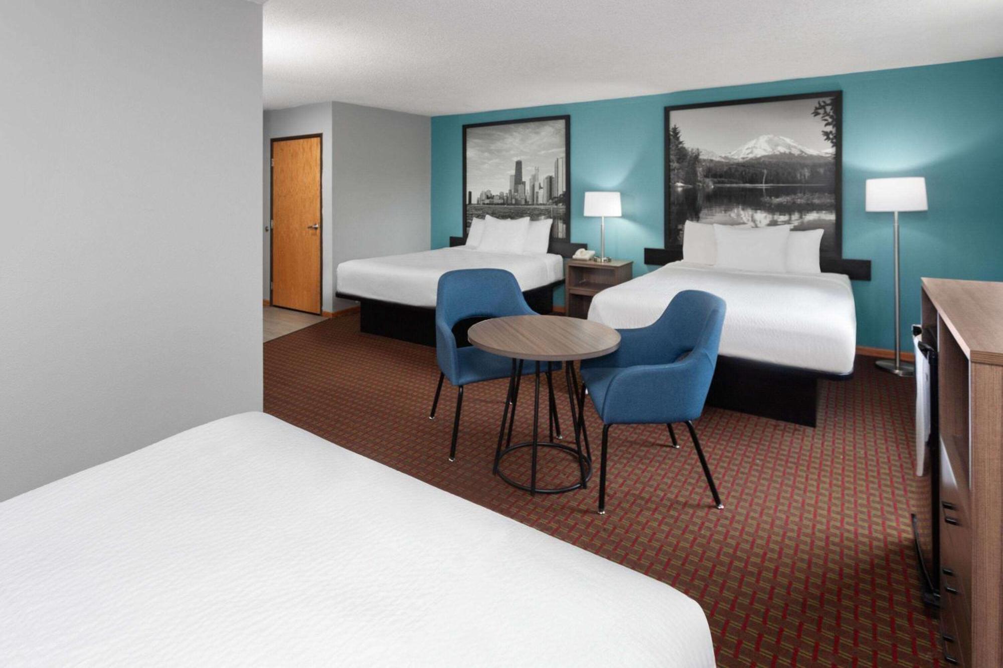 Super 8 By Wyndham Mchenry Fox Lake Area Buitenkant foto