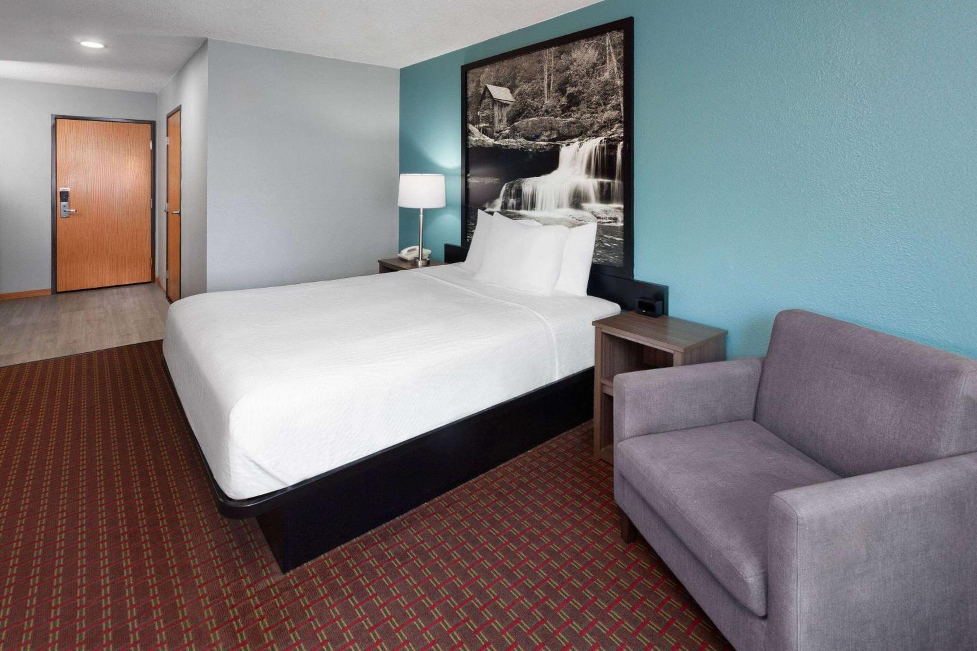 Super 8 By Wyndham Mchenry Fox Lake Area Buitenkant foto