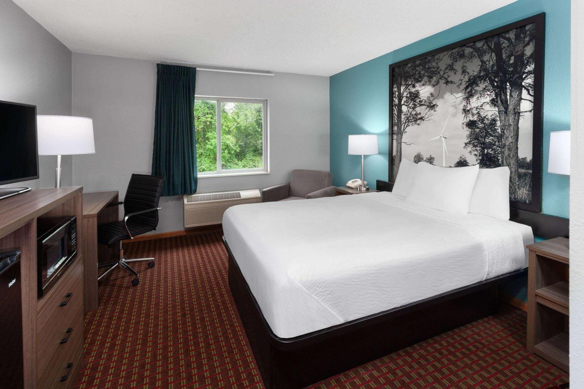 Super 8 By Wyndham Mchenry Fox Lake Area Buitenkant foto